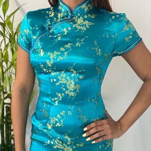Vintage traditional Chinese Qipao dress. Size XS
Condition: Very good.